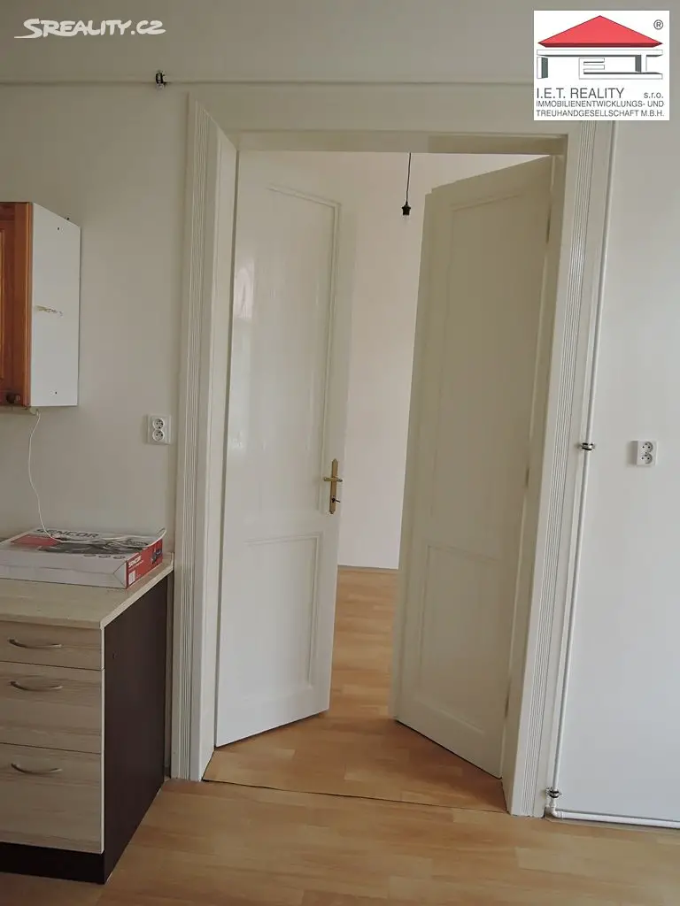 Pronájem bytu 1+1 37 m², Křesomyslova, Praha 4 - Nusle
