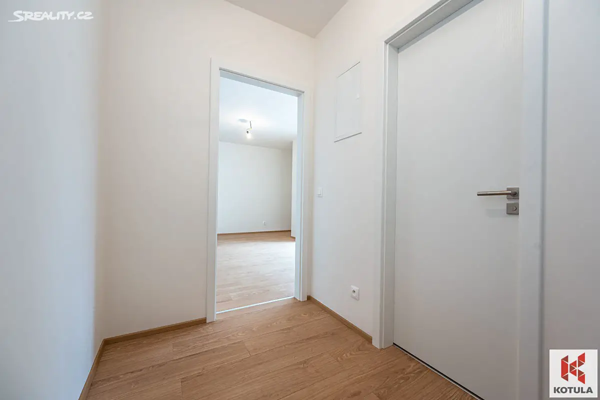 Pronájem bytu 1+kk 33 m², Mezilehlá, Praha 9 - Hrdlořezy