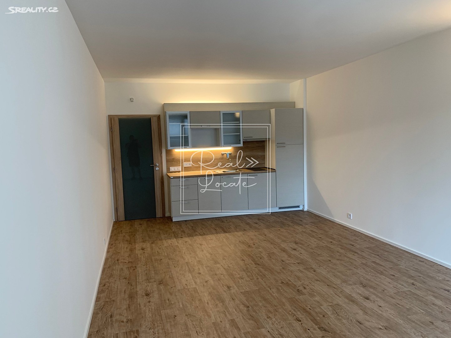 Pronájem bytu 1+kk 37 m², Pod soutratím, Praha - Vršovice