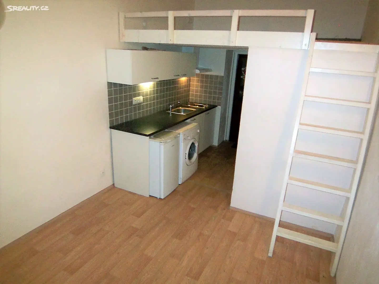 Pronájem bytu 1+kk 22 m², Spojovací, Praha 9 - Vysočany