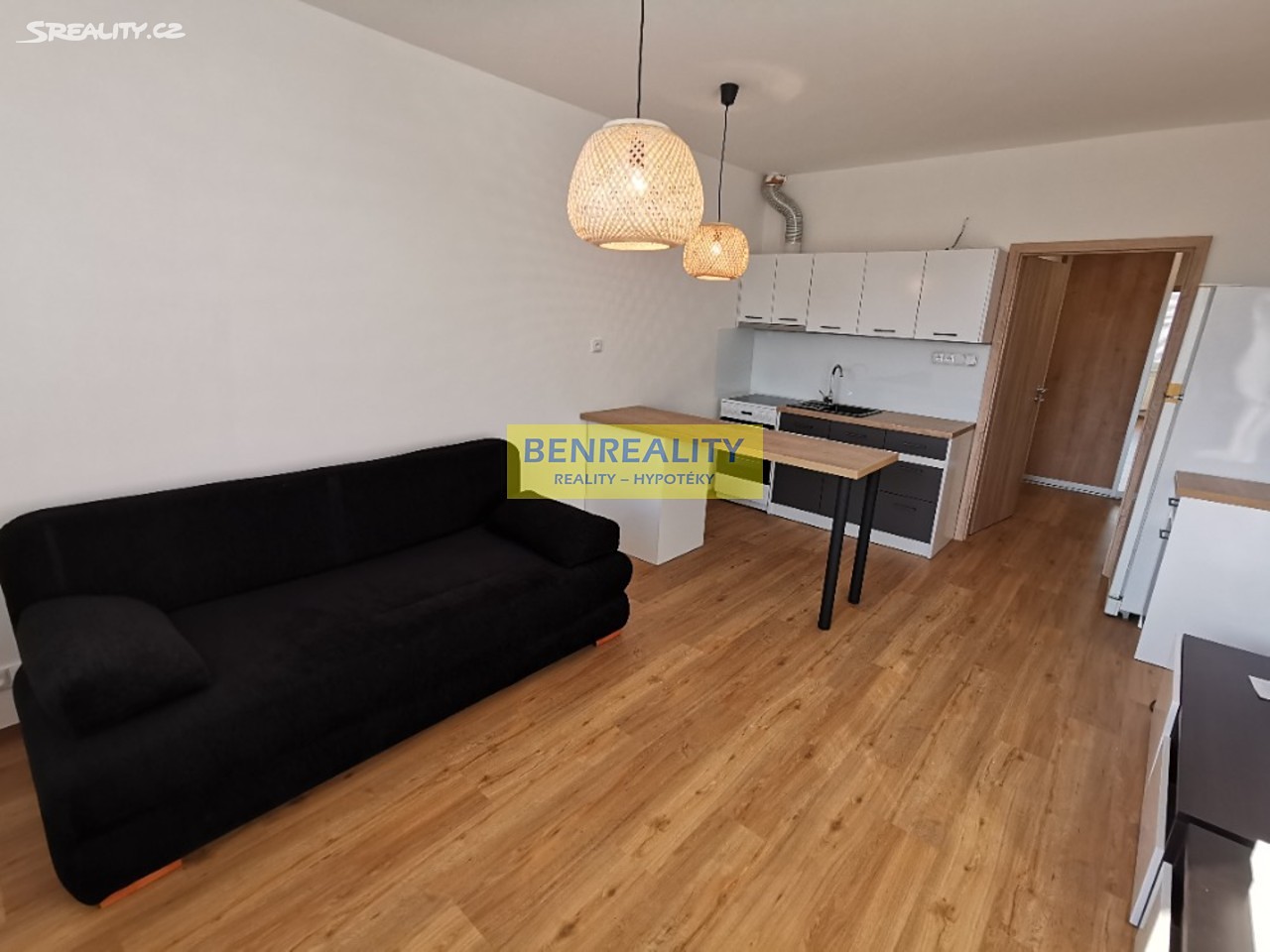 Pronájem bytu 1+kk 28 m², Nad Stráněmi, Zlín