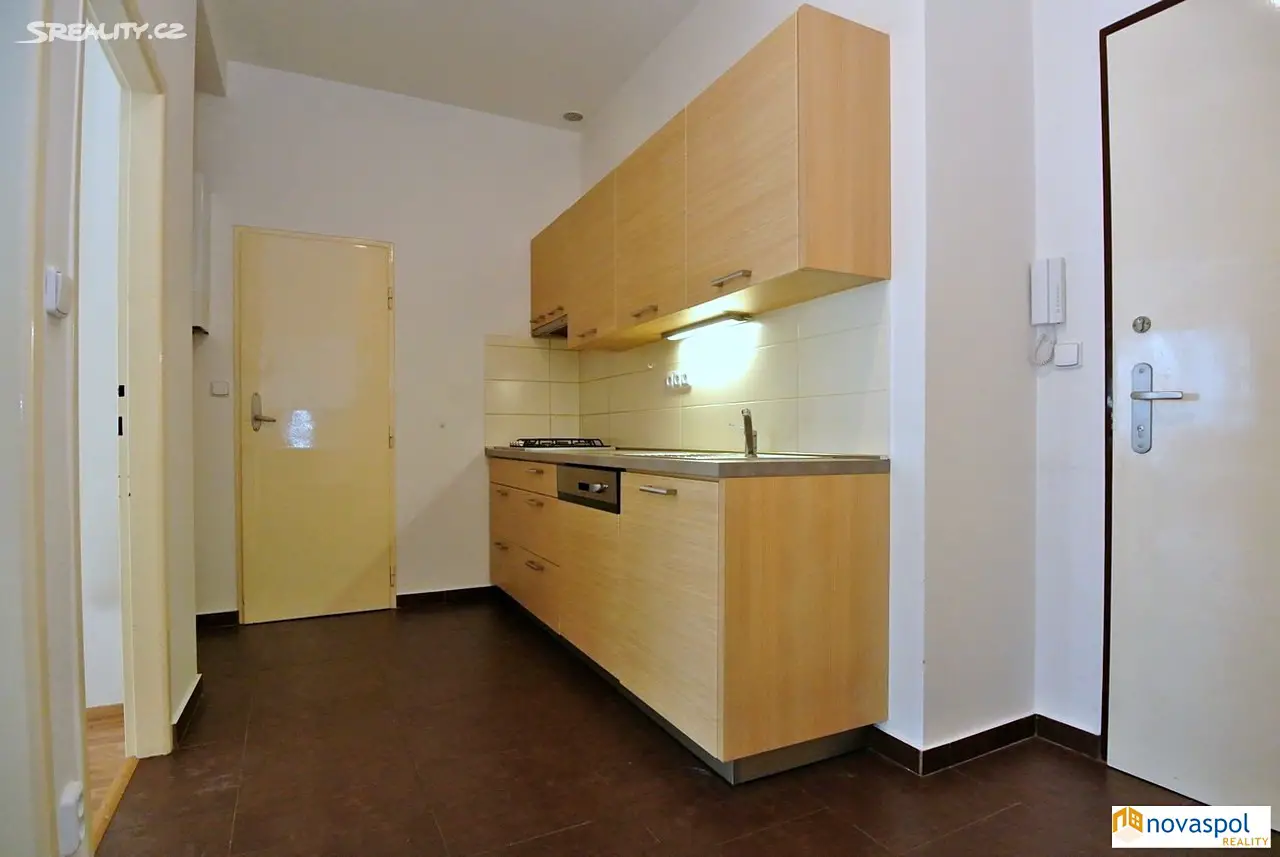 Pronájem bytu 2+1 50 m², Na Pankráci, Praha 4 - Nusle