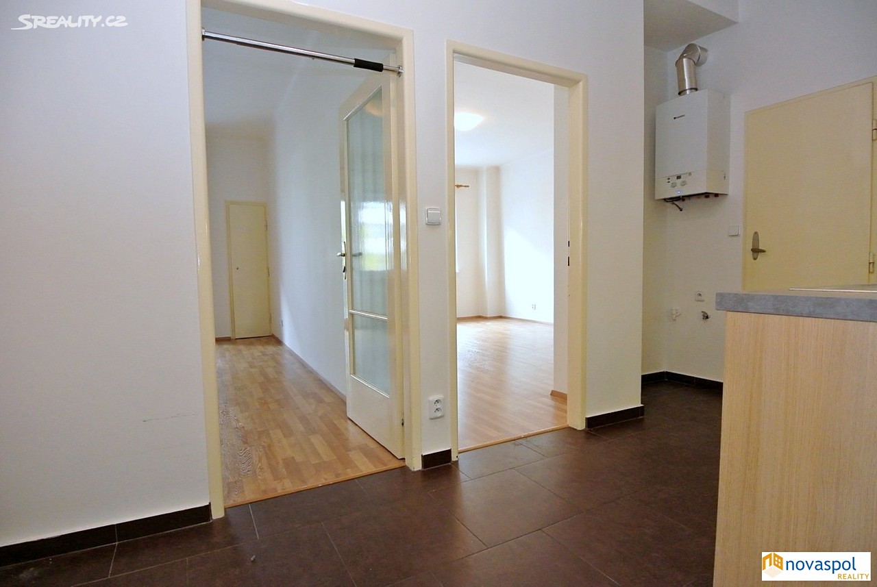 Pronájem bytu 2+1 50 m², Na Pankráci, Praha 4 - Nusle