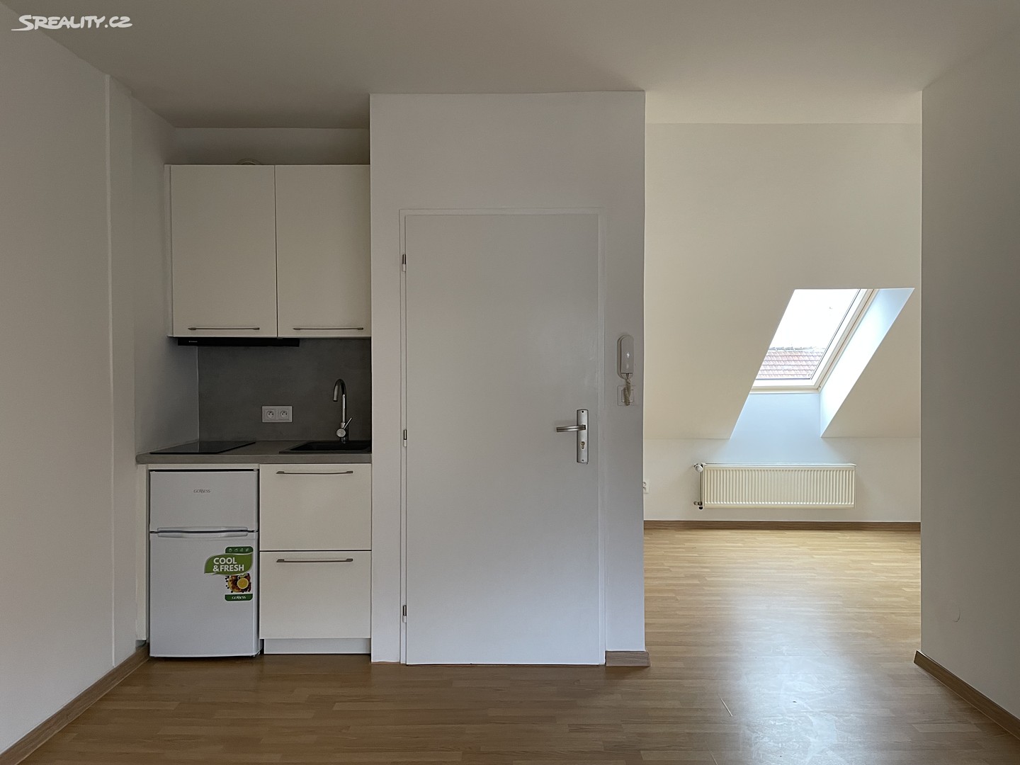 Pronájem bytu 2+kk 33 m² (Podkrovní), Průchova, Praha 5 - Košíře