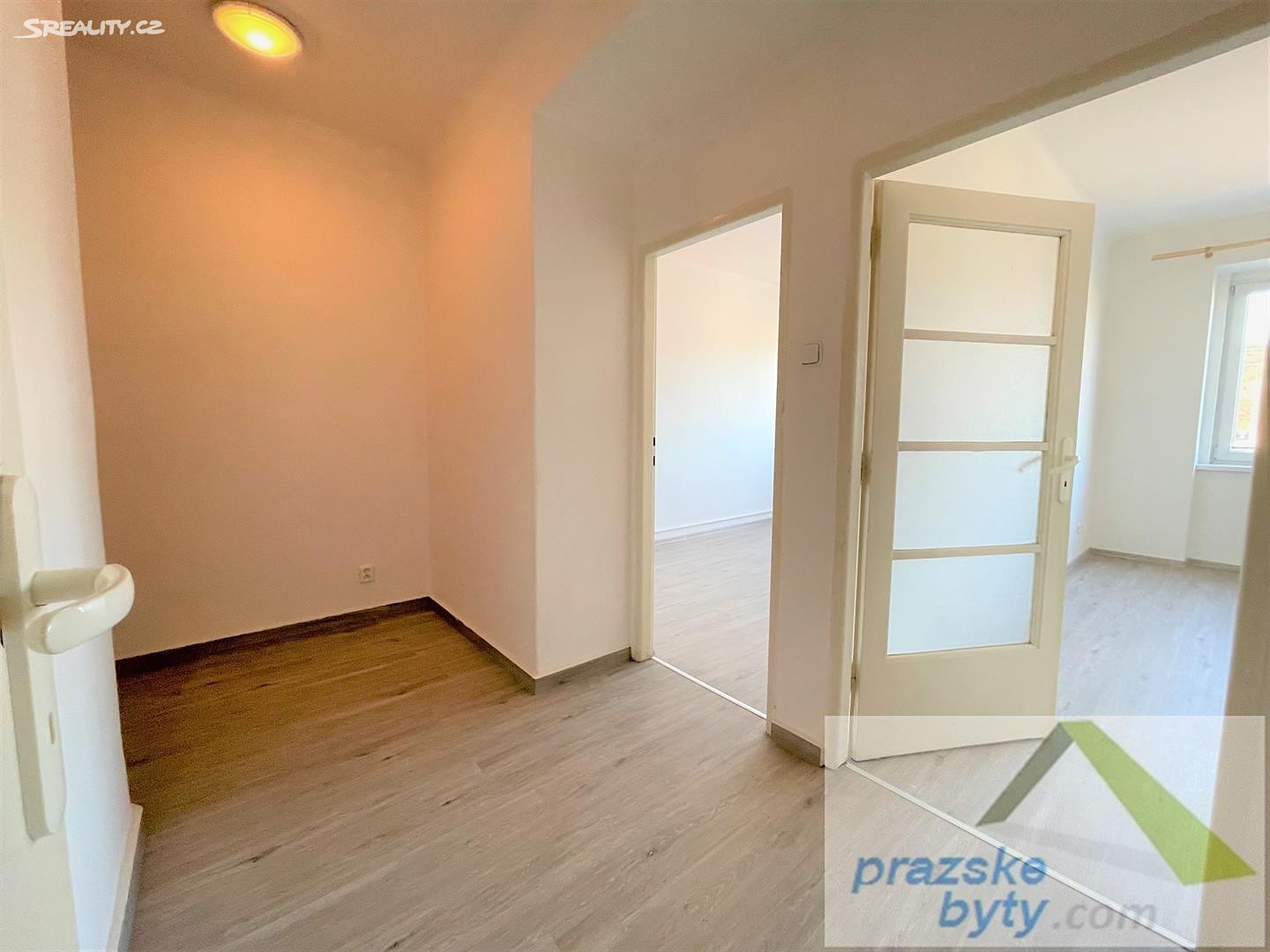 Pronájem bytu 2+kk 45 m², Dvorecké náměstí, Praha 4 - Podolí