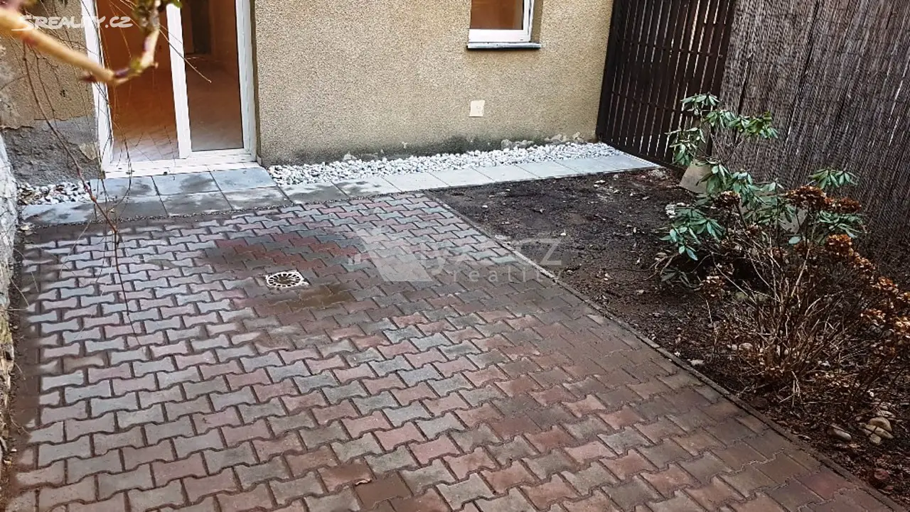 Pronájem bytu 2+kk 36 m², Na Březince, Praha 5 - Smíchov