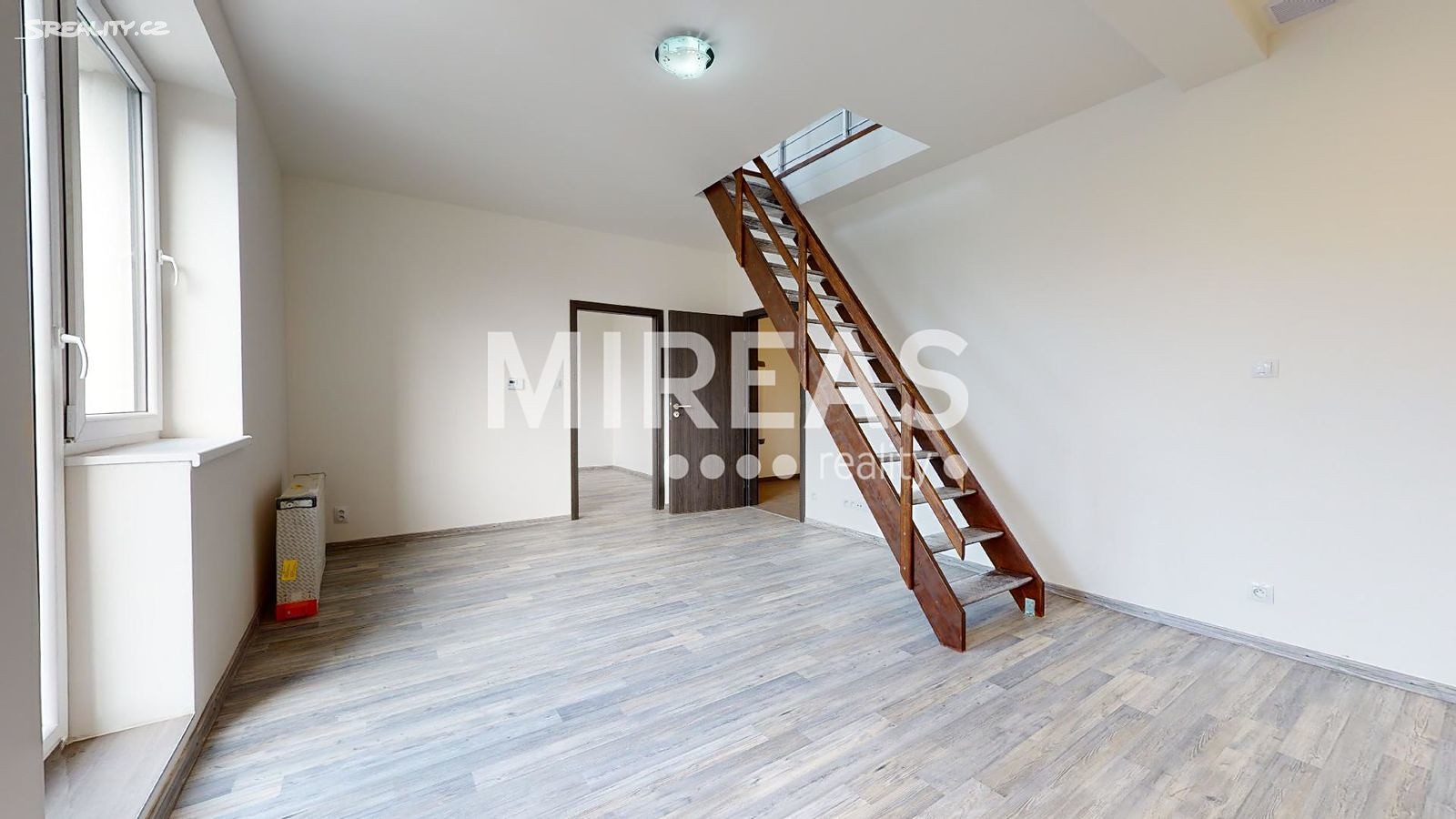 Pronájem bytu 3+kk 65 m² (Mezonet), Rakouská, Milovice - Mladá
