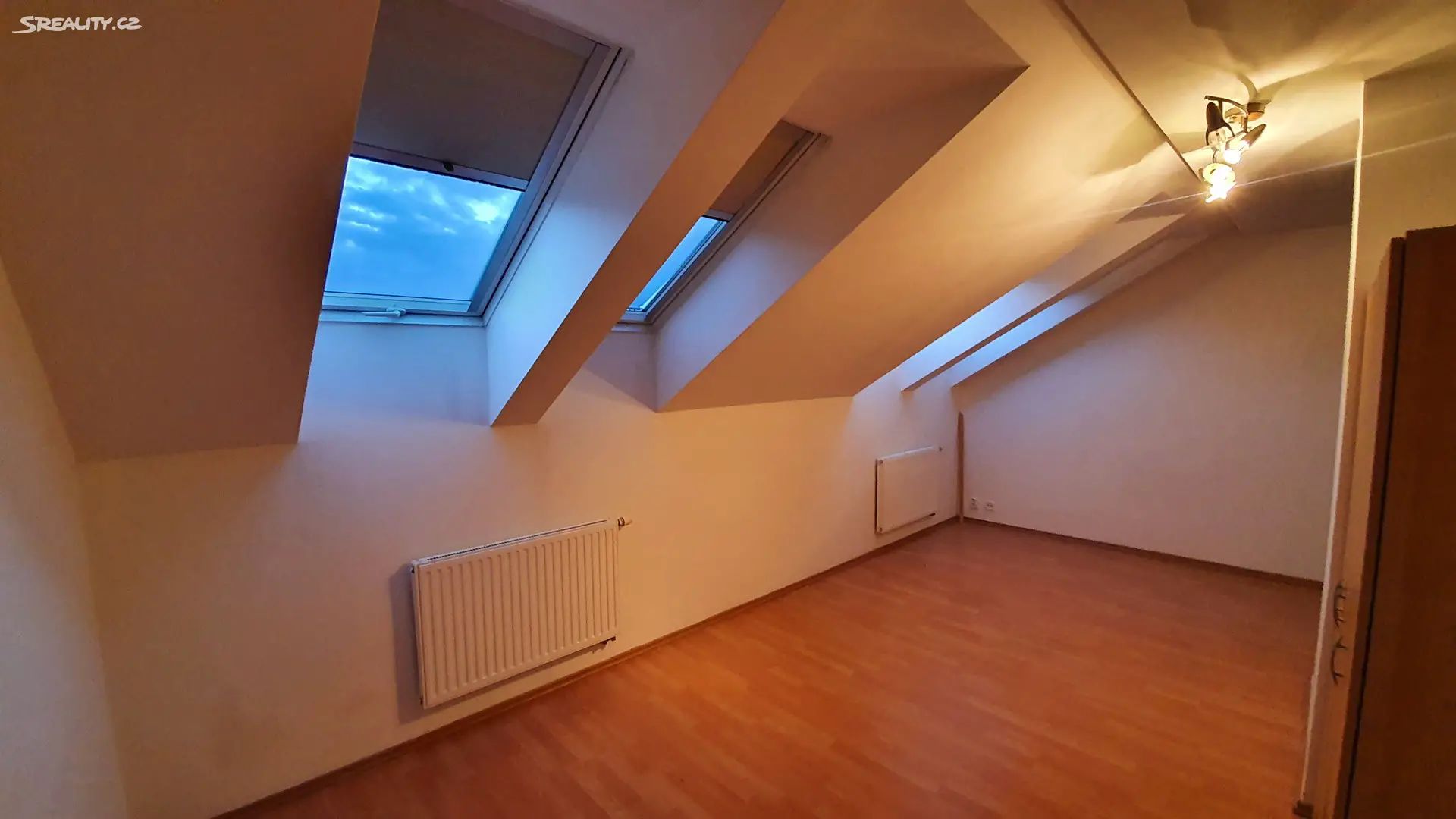 Pronájem bytu 3+kk 80 m² (Mezonet), Brdlíkova, Praha - Motol