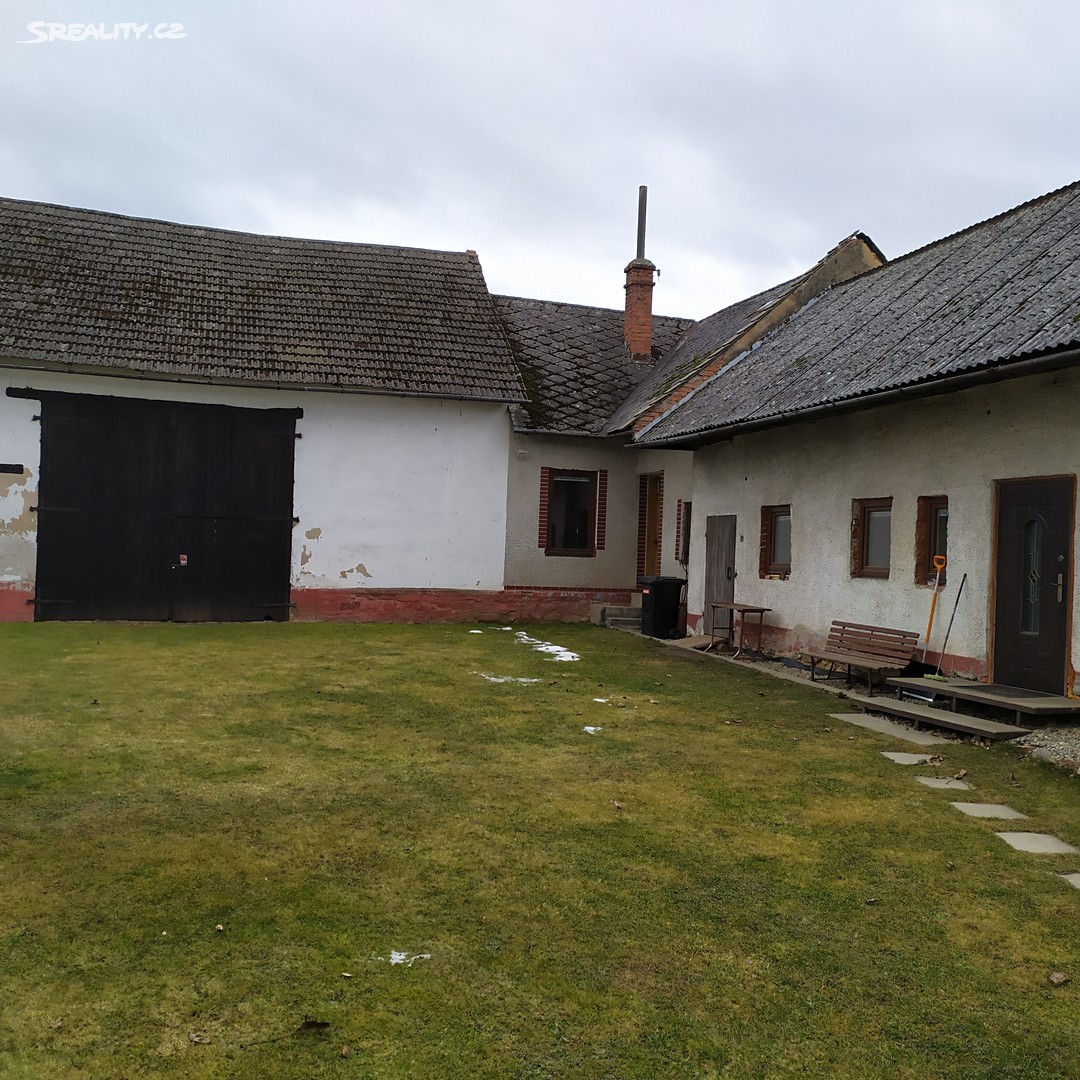 Prodej  rodinného domu 693 m², pozemek 1 890 m², Nová Hradečná, okres Olomouc