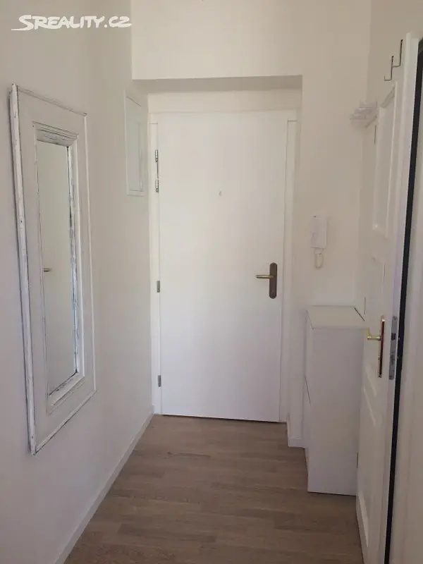 Pronájem bytu 1+kk 27 m², Korunovační, Praha - Bubeneč