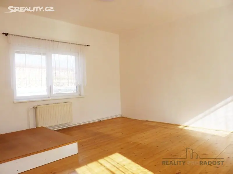 Pronájem bytu 1+1 68 m², U podjezdu, Olomouc - Pavlovičky