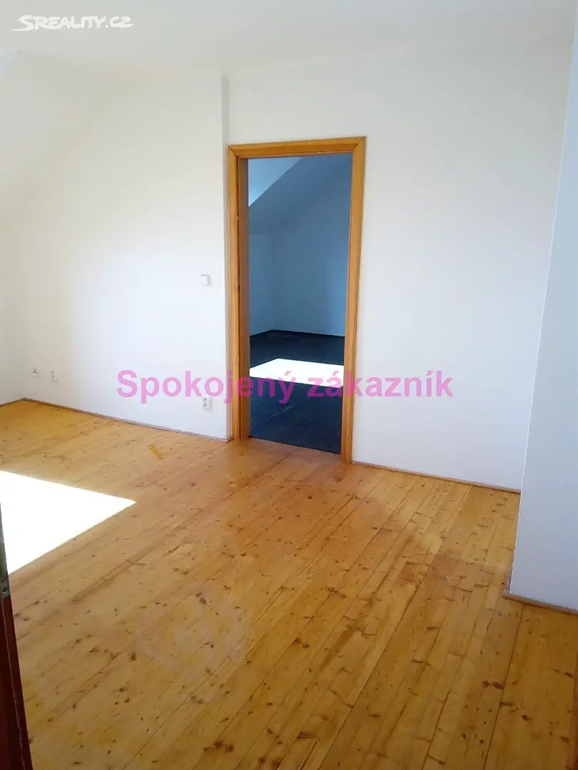 Pronájem bytu 2+1 59 m² (Podkrovní), Děčínská, Česká Lípa