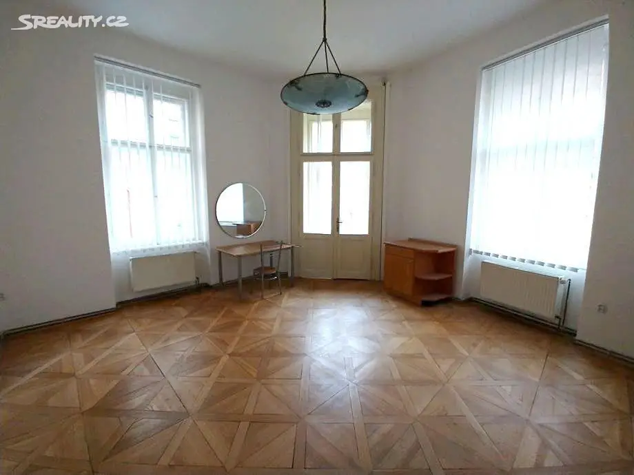 Pronájem bytu 2+1 94 m², V tůních, Praha 2 - Nové Město