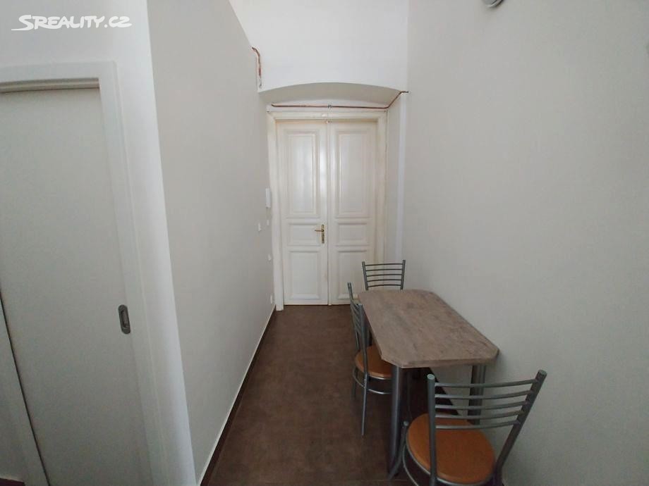 Pronájem bytu 2+1 94 m², V tůních, Praha 2 - Nové Město