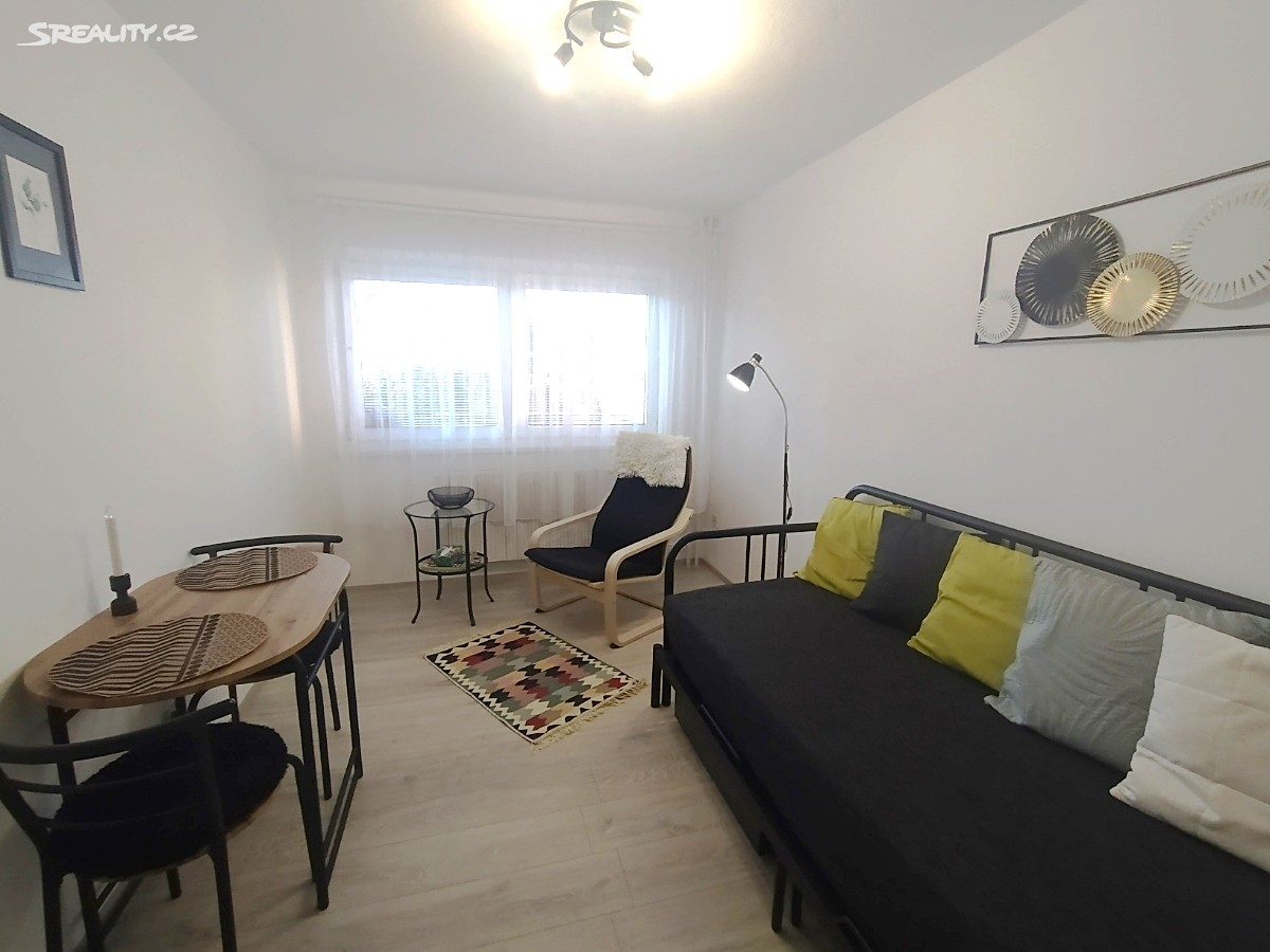 Pronájem bytu 1+kk 20 m², Brigádnická, Brno - Brno-Řečkovice a Mokrá Hora