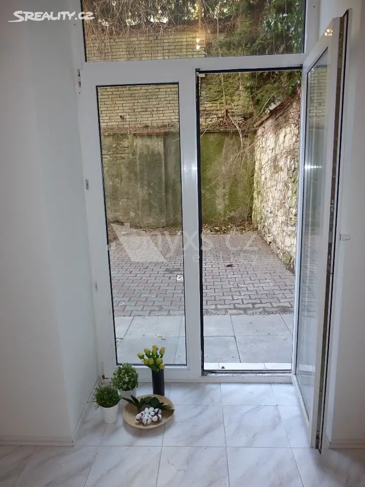 Pronájem bytu 2+kk 36 m², Na Březince, Praha 5 - Smíchov