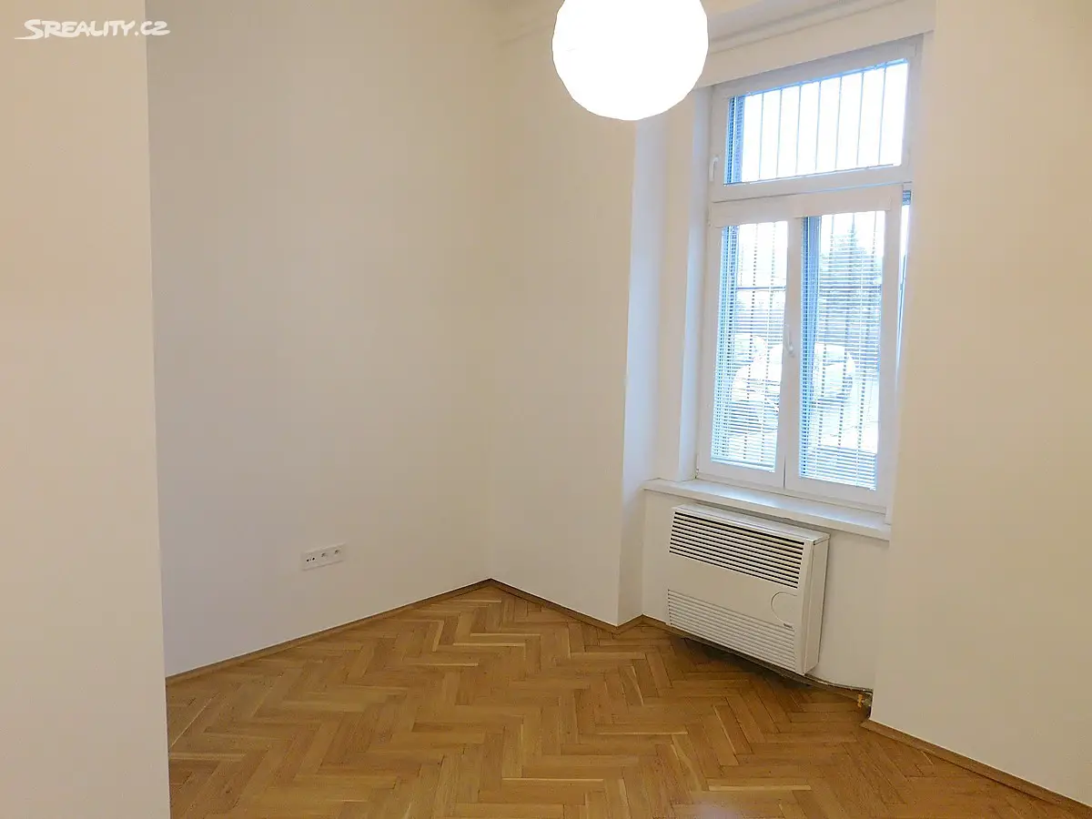 Pronájem bytu 1+kk 20 m², Pod Labuťkou, Praha 8 - Libeň