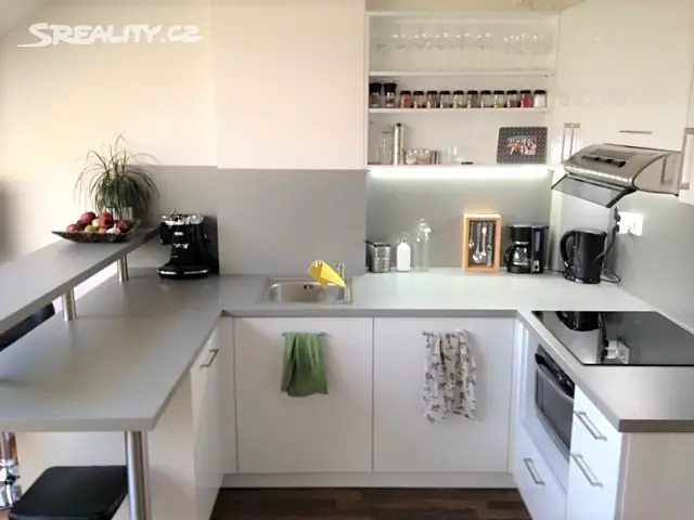 Pronájem bytu 1+kk 36 m² (Podkrovní), Novákových, Praha 8 - Libeň