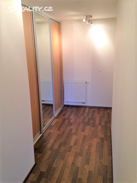 Pronájem bytu 1+kk 36 m² (Podkrovní), Novákových, Praha 8 - Libeň