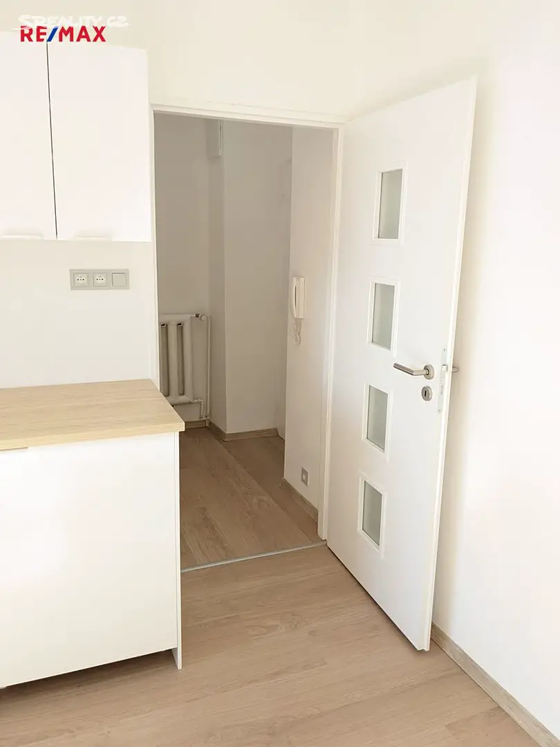 Pronájem bytu 1+kk 22 m², Krátká, Praha 10 - Vinohrady