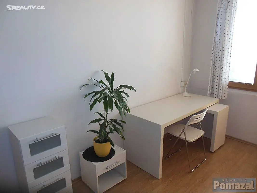 Pronájem bytu 1+kk 28 m², Jabloňová, Praha 10 - Záběhlice