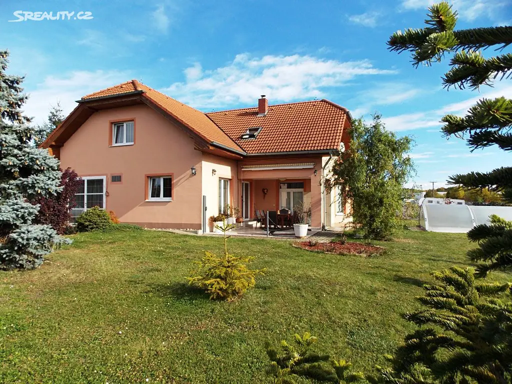 Prodej  rodinného domu 217 m², pozemek 1 148 m², Báštěcká, Klíčany
