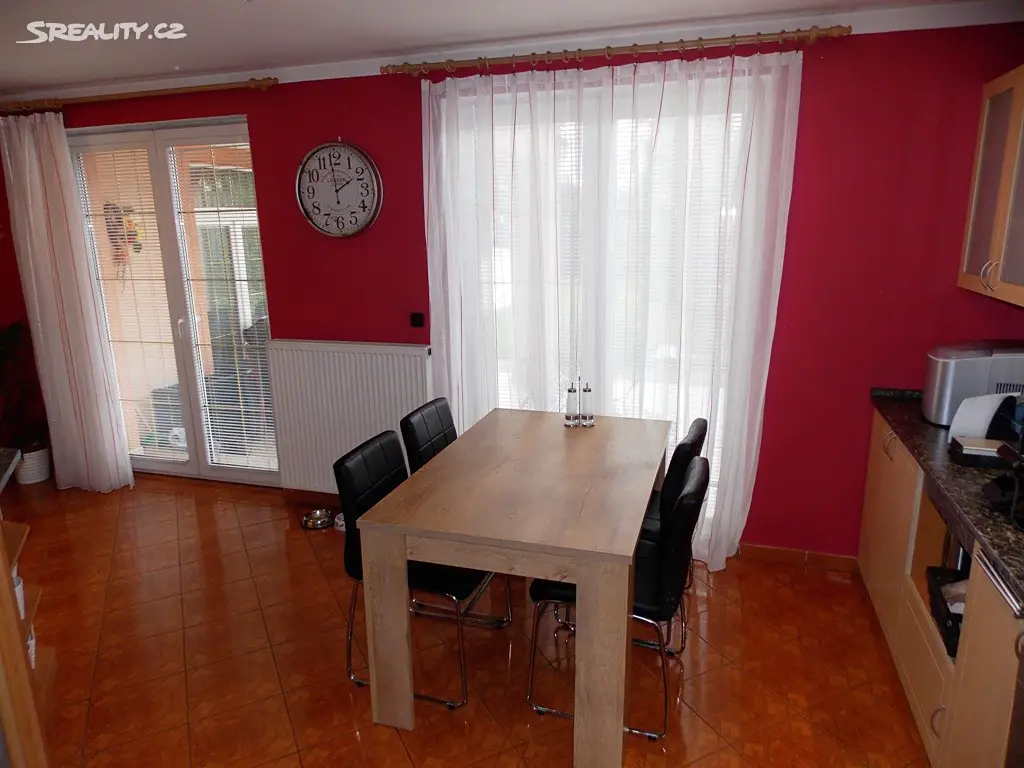 Prodej  rodinného domu 217 m², pozemek 1 148 m², Báštěcká, Klíčany