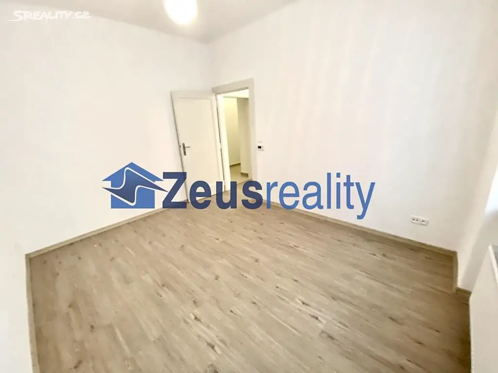 Pronájem bytu 1+1 34 m², Na Dolinách, Praha 4 - Podolí