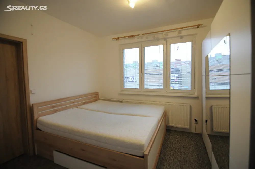 Pronájem bytu 2+1 54 m², tř. Svornosti, Olomouc