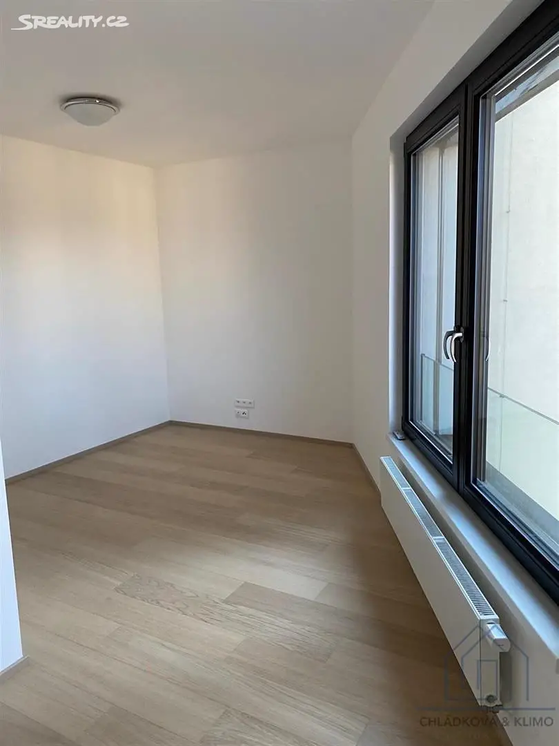 Pronájem bytu 1+kk 34 m², Michelangelova, Praha - Strašnice