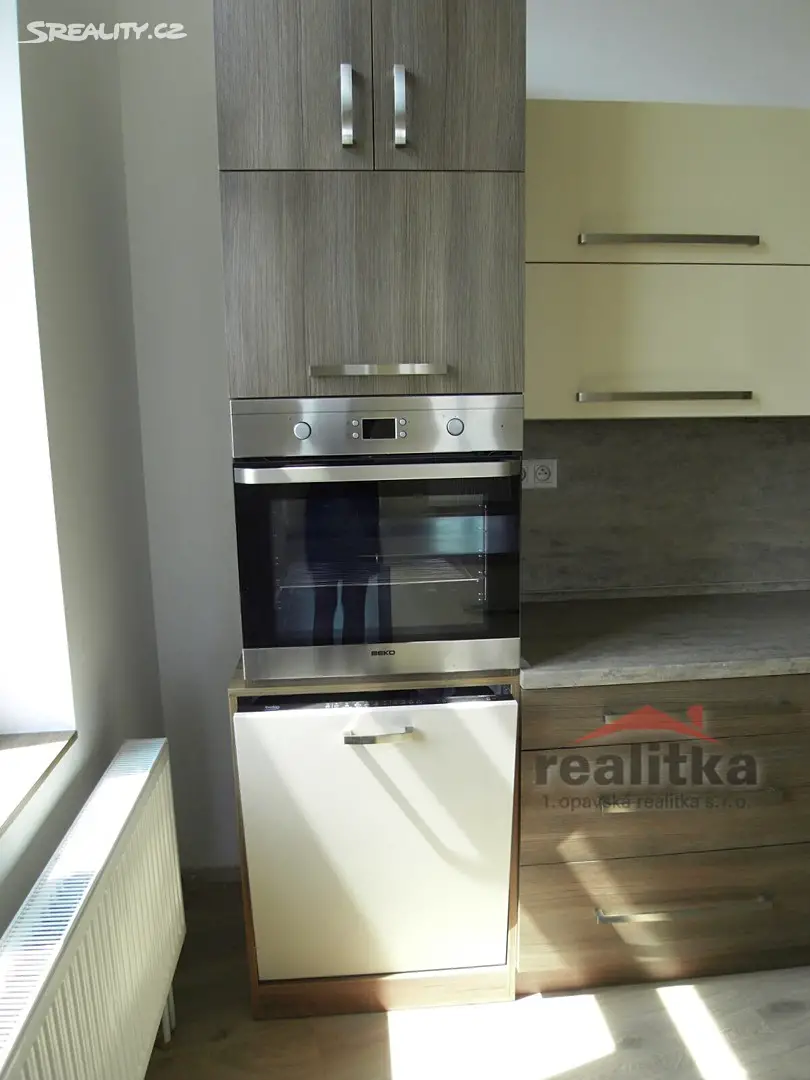 Pronájem bytu 2+kk 80 m², třída Spojenců, Opava - Předměstí