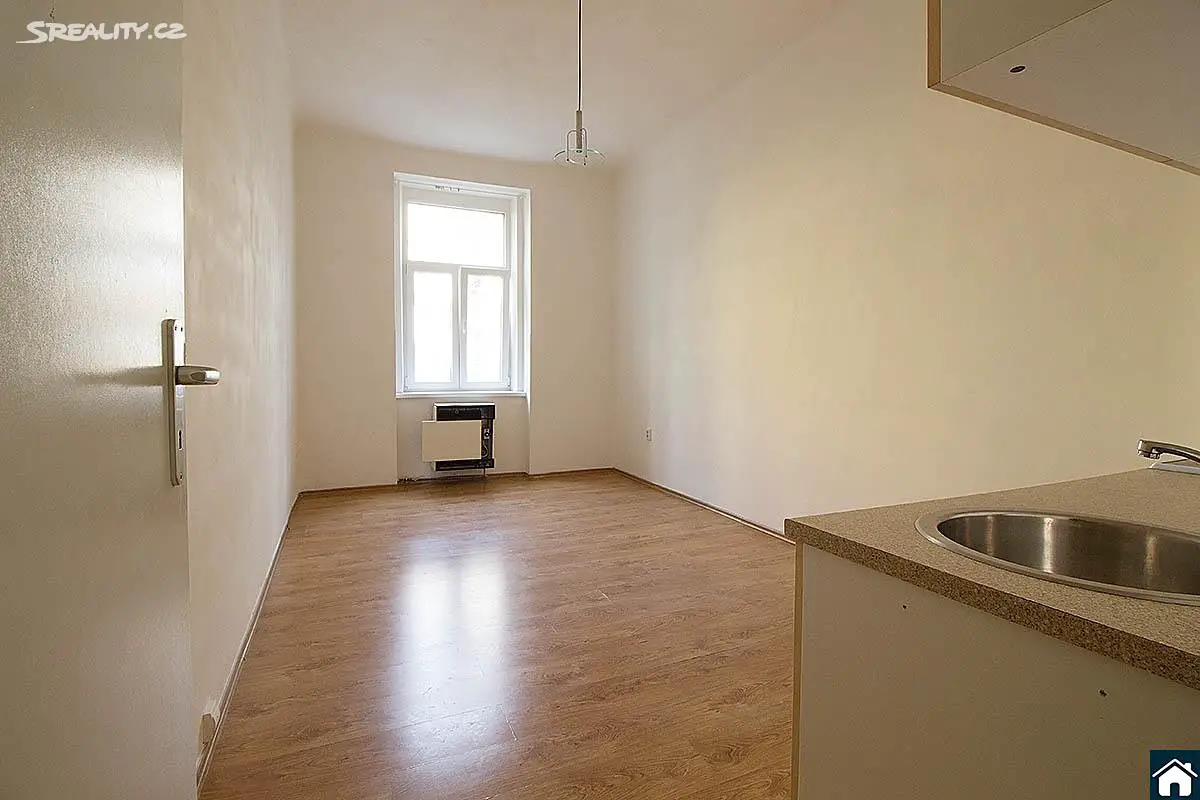 Pronájem bytu 1+1 39 m², Mojmírova, Praha 4 - Nusle