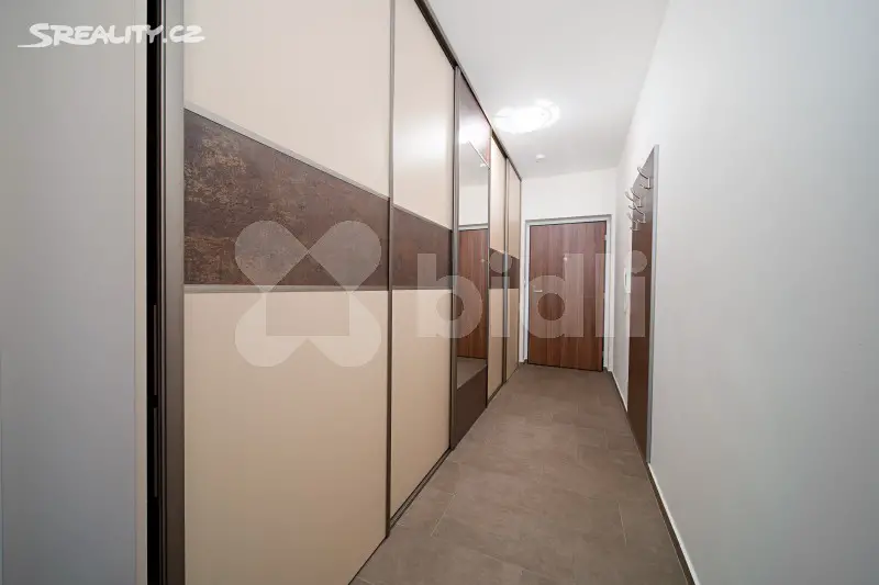 Prodej bytu atypické 60 m², Pod Vinicí, Pardubice - Zelené Předměstí