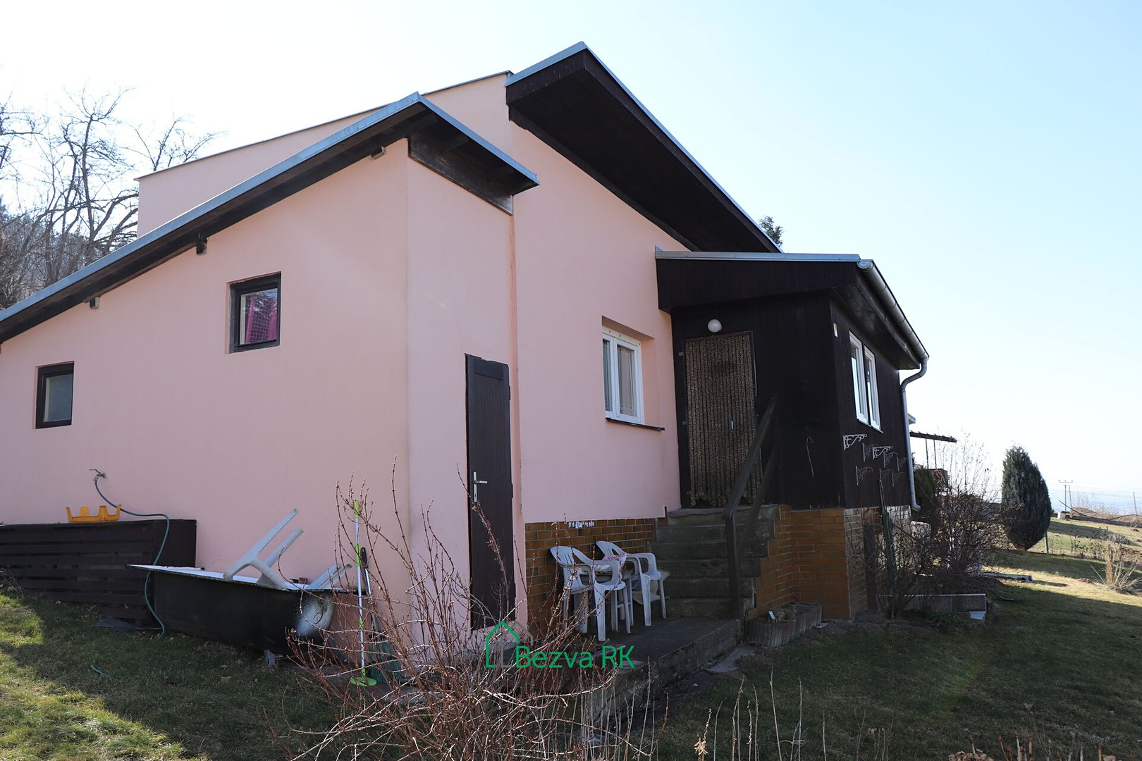 Prodej  chaty 45 m², pozemek 1 353 m², Čerčany, okres Benešov