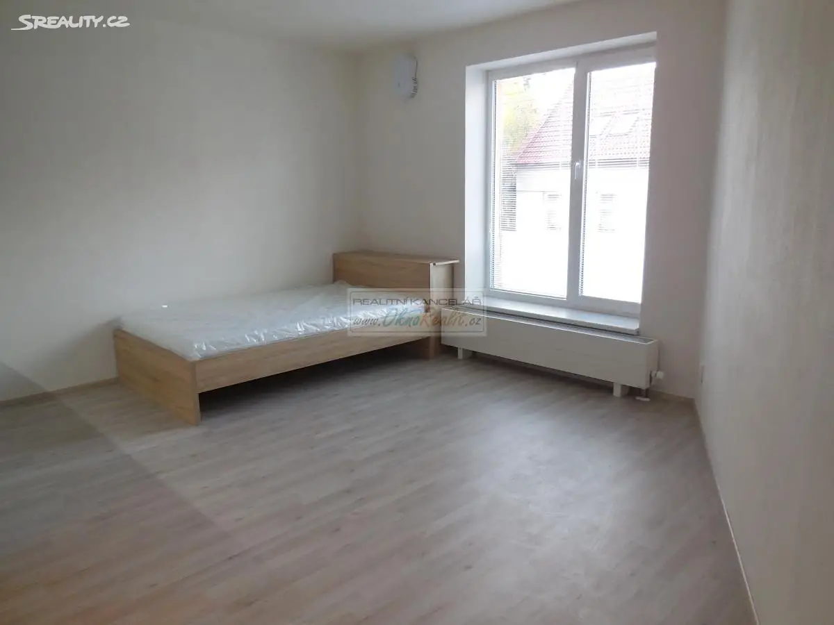 Pronájem bytu 1+kk 28 m², Tilhonova, Brno - Slatina