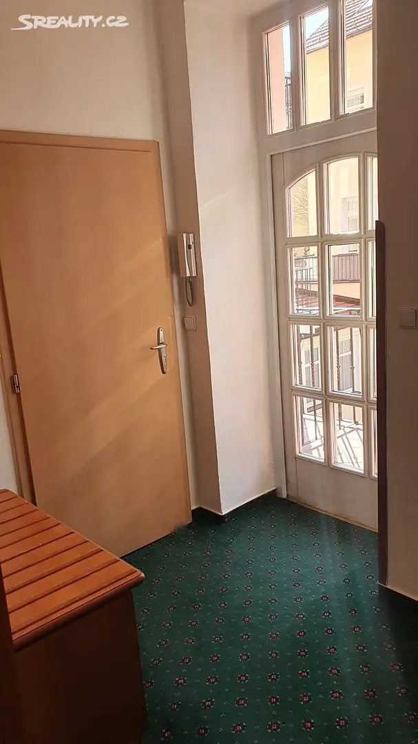 Pronájem bytu 1+kk 35 m², Slavojova, Praha 2 - Nusle