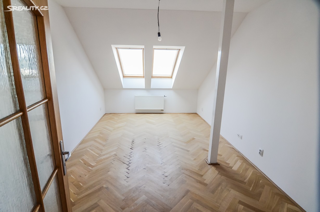 Pronájem bytu 4+kk 220 m² (Mezonet), Lípová, Praha 2 - Nové Město