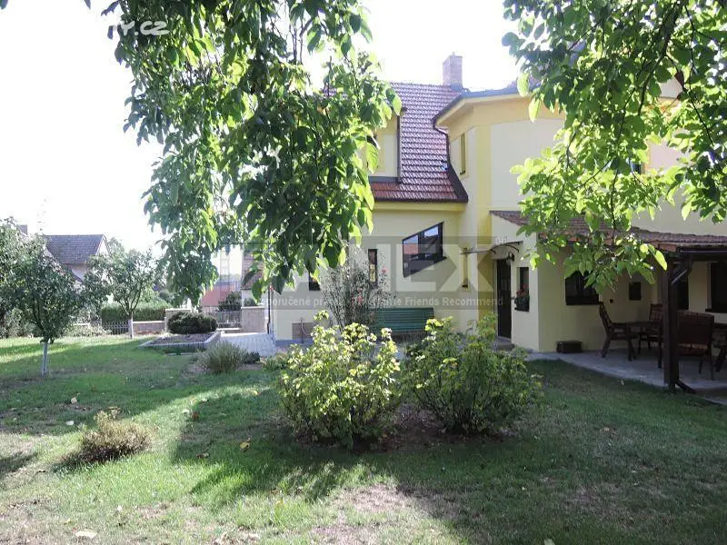 Pronájem  rodinného domu 240 m², pozemek 734 m², Za chalupami, Praha 5 - Lochkov