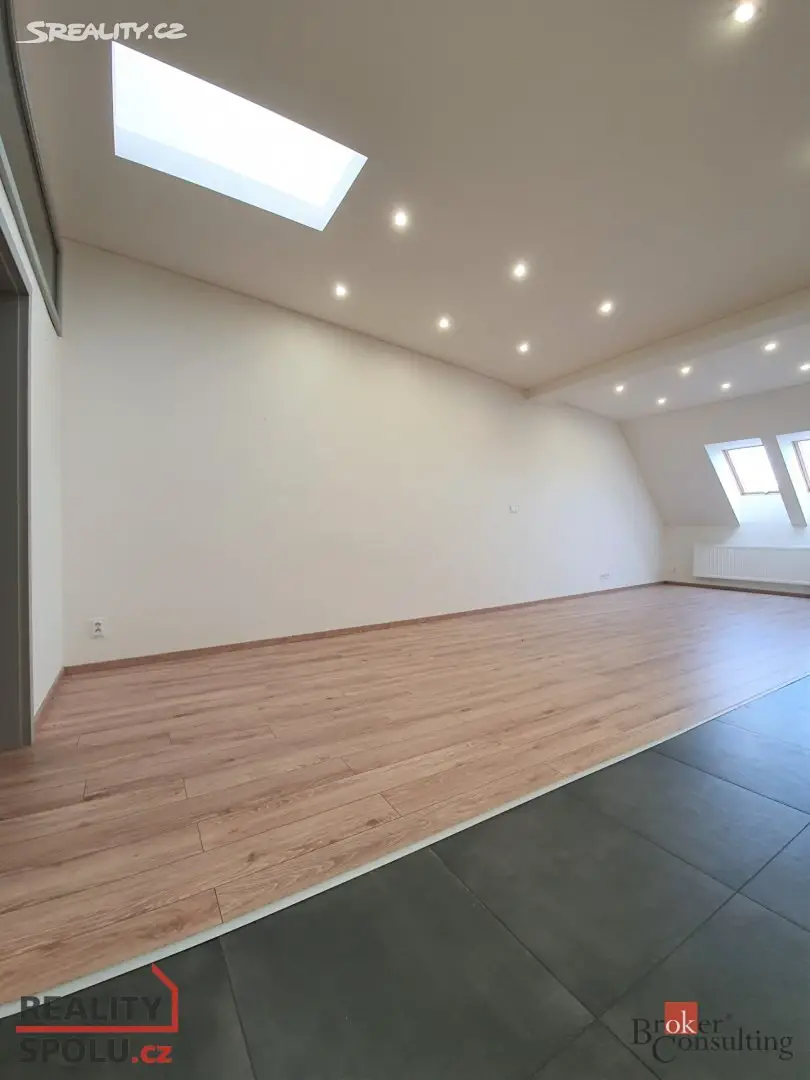 Pronájem bytu 2+kk 67 m², Mírové náměstí, Hlučín