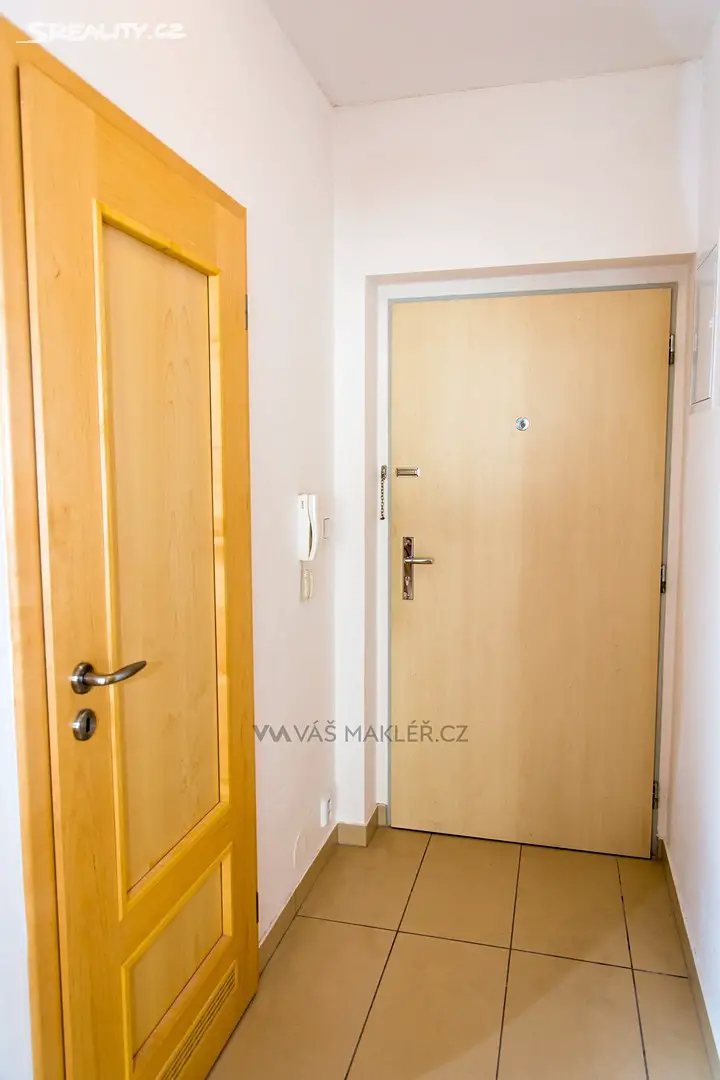 Pronájem bytu 1+kk 40 m², Zubrnická, Praha 9 - Prosek