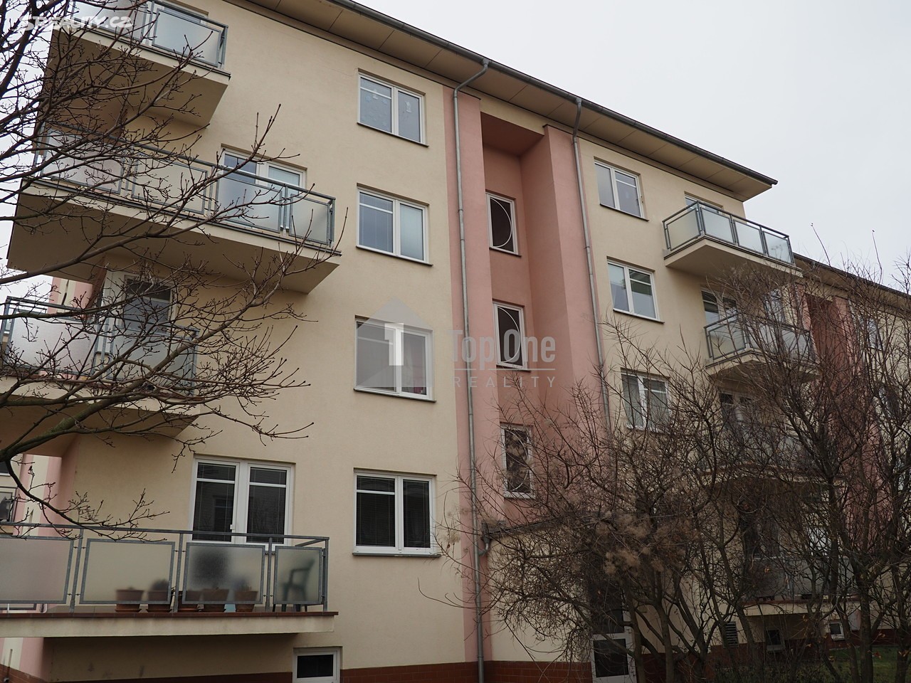 Pronájem bytu 1+kk 37 m², Felklova, Roztoky