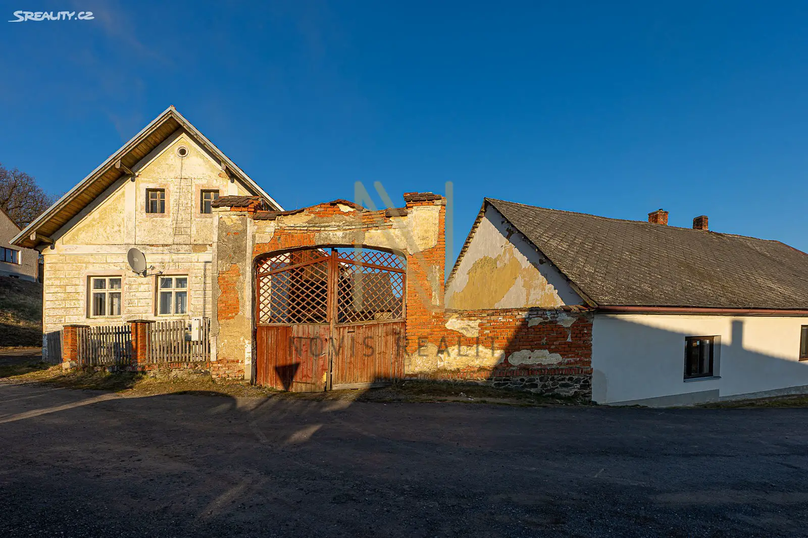 Prodej  chalupy 1 752 m², pozemek 1 752 m², Poleň, okres Klatovy
