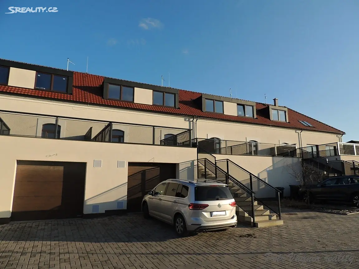 Prodej  rodinného domu 360 m², pozemek 360 m², Dubany, okres Pardubice