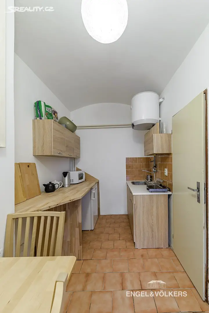 Pronájem bytu 1+kk 30 m², Na baště sv. Jiří, Praha 6 - Hradčany