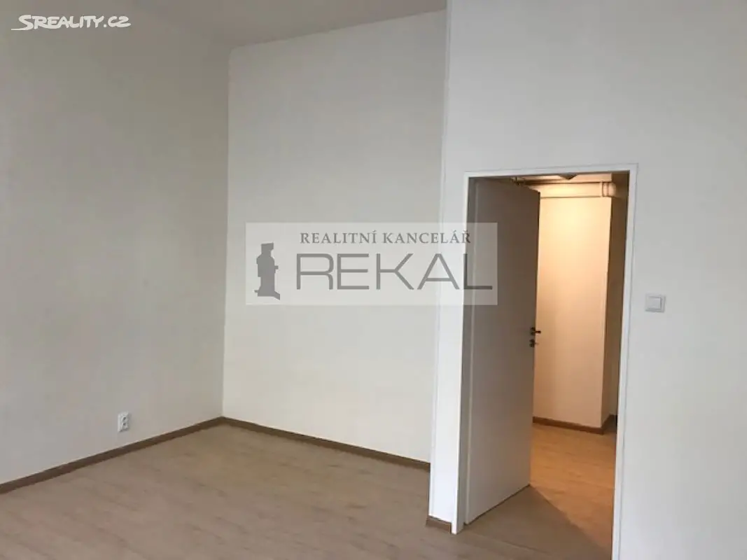 Pronájem bytu 1+kk 33 m², Kmochova, Praha 5 - Smíchov