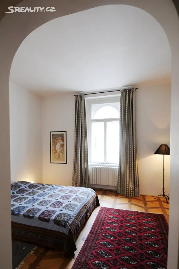 Pronájem bytu 2+1 80 m², Janáčkovo nábřeží, Praha - Praha 5