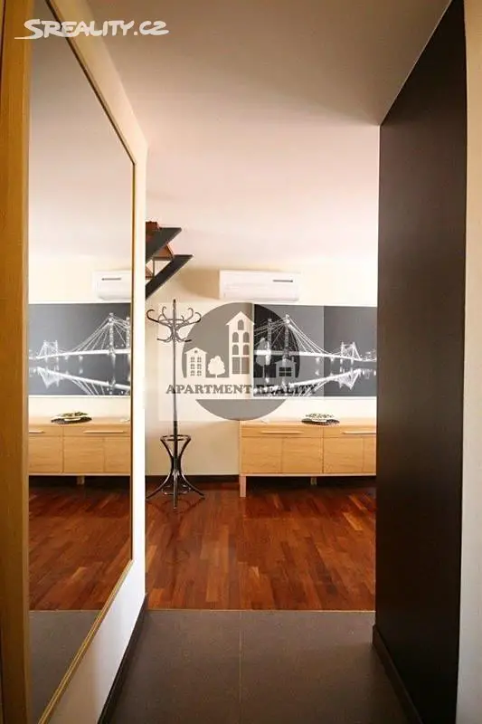 Pronájem bytu 3+kk 69 m² (Podkrovní), Cimburkova, Praha 3 - Žižkov