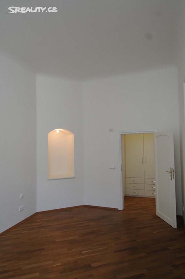 Pronájem bytu 4+1 174 m², Vlašská, Praha - Praha 1
