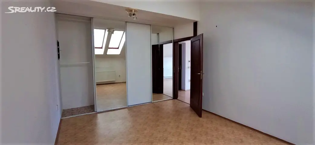 Pronájem bytu 4+kk 122 m² (Podkrovní), Všehrdova, Hradec Králové - Pražské Předměstí