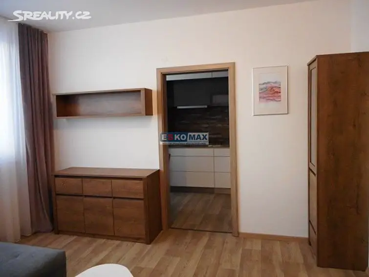 Pronájem bytu 2+1 44 m², Na Valtické, Břeclav - Charvátská Nová Ves